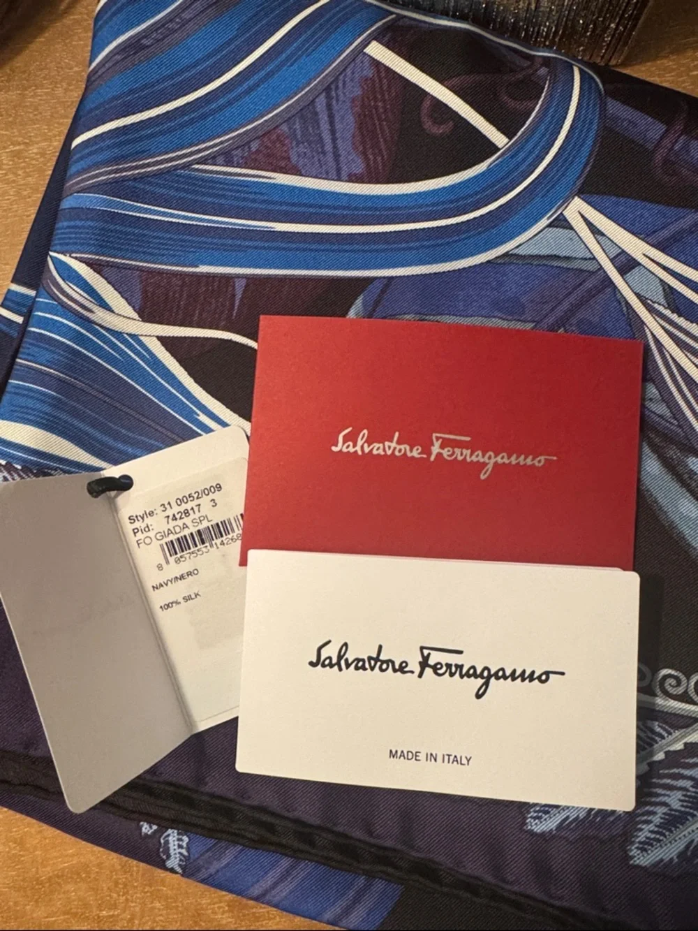 Salvatore Ferragamo silk scarf. - Picture 3 of 7